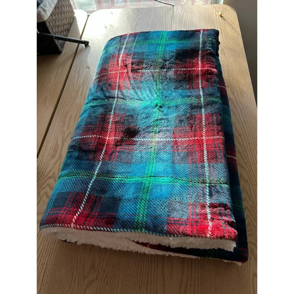 New Threshold Plaid Plush Fleece Throw Blanket Red Green White size 50”x60”